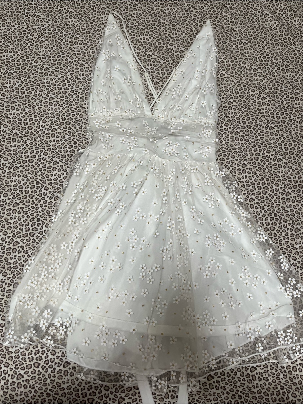 White floral V-neck mini tulle dress